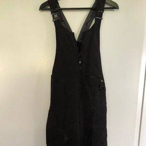 Woman’s large ski bibs